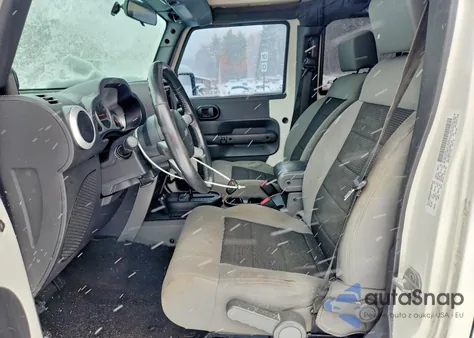 2010 Jeep Wrangler Unlimited Sahara z USA, uszkodzony, nr VIN 1J4HA5H11AL152230